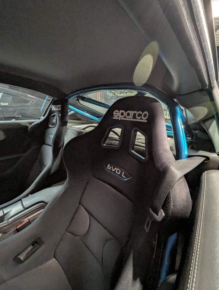 Préparation siège voiture sportive Pamiers